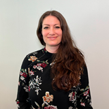 Anne Stine Kjelstad Med Baggrund 800X849px