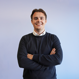 Frederik Ubbesen Intect Q&A Lyserblå 800X702