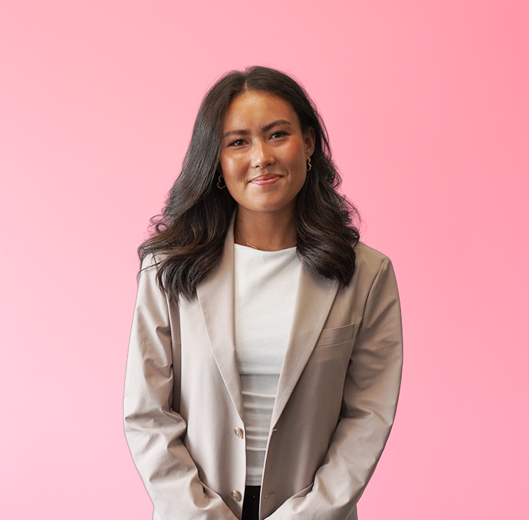 Claudia_intern_Lyserød